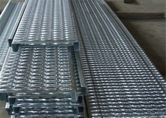 China Acero al aire libre de acero galvanizado resistente de la escalera Q235 de las pisadas de escalera del resbalón proveedor